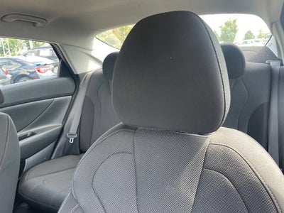 2022 Hyundai Elantra SE