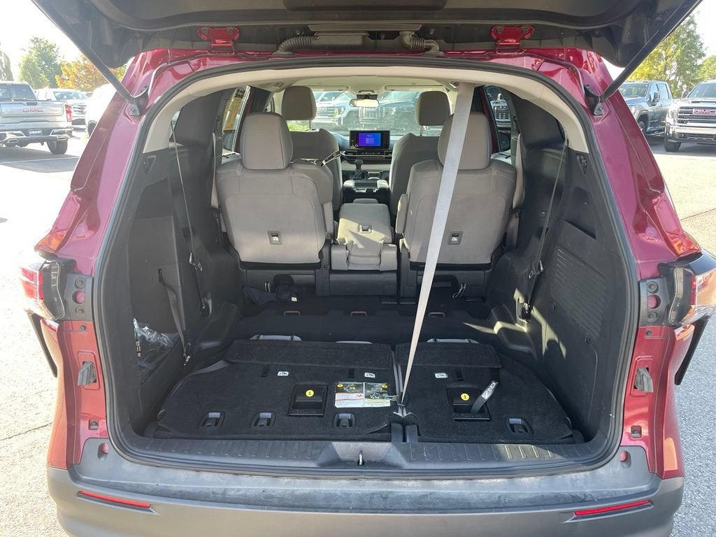 2025 Toyota Sienna LE