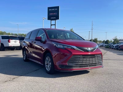 2025 Toyota Sienna LE
