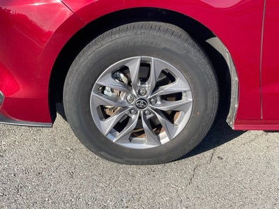 2025 Toyota Sienna LE