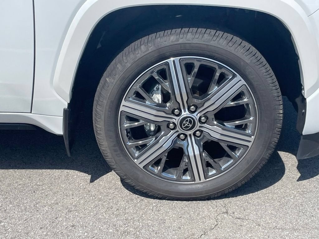 2024 Toyota Sequoia SR5