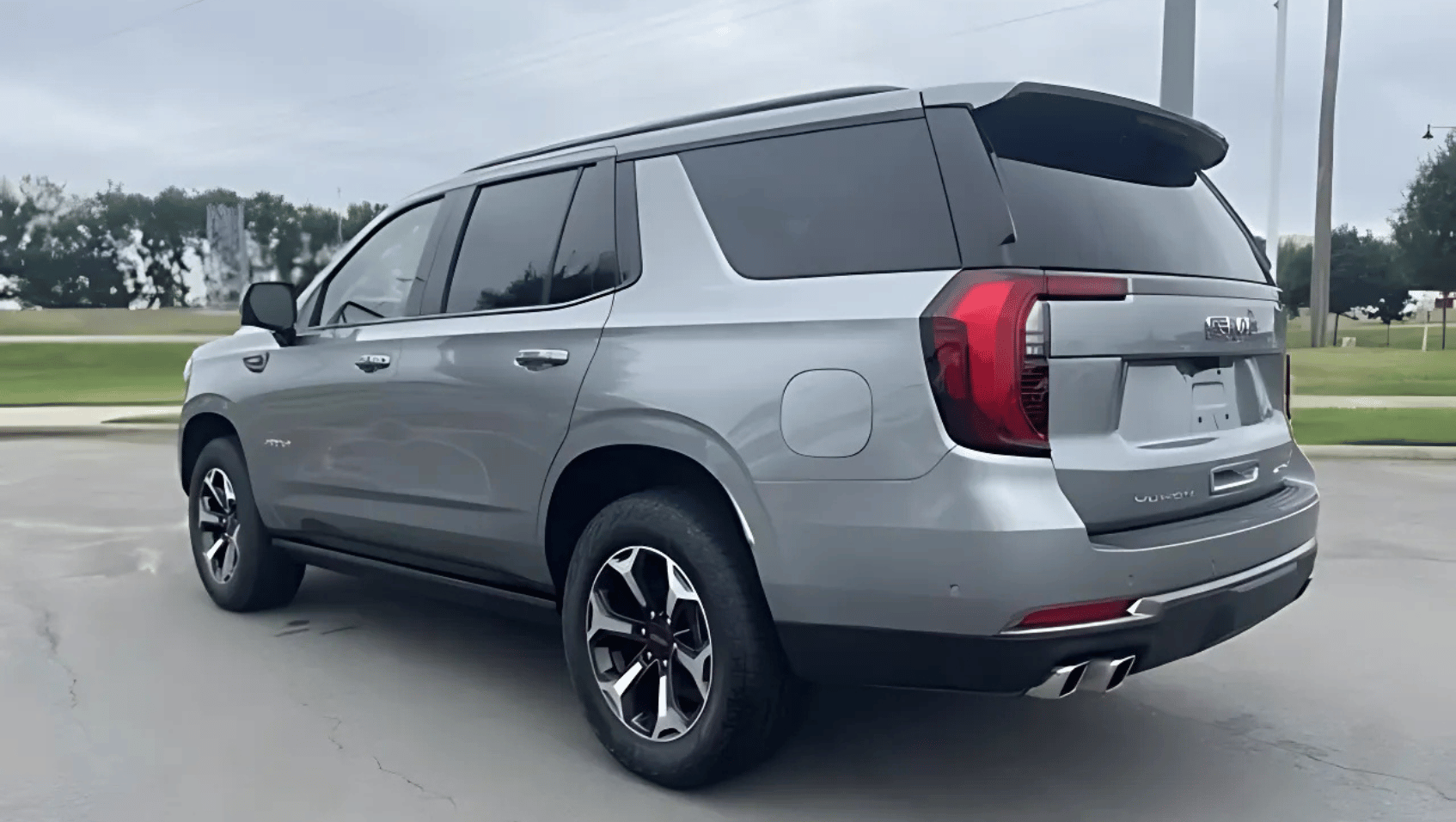 Side View of the 2025 GMC Yukon
