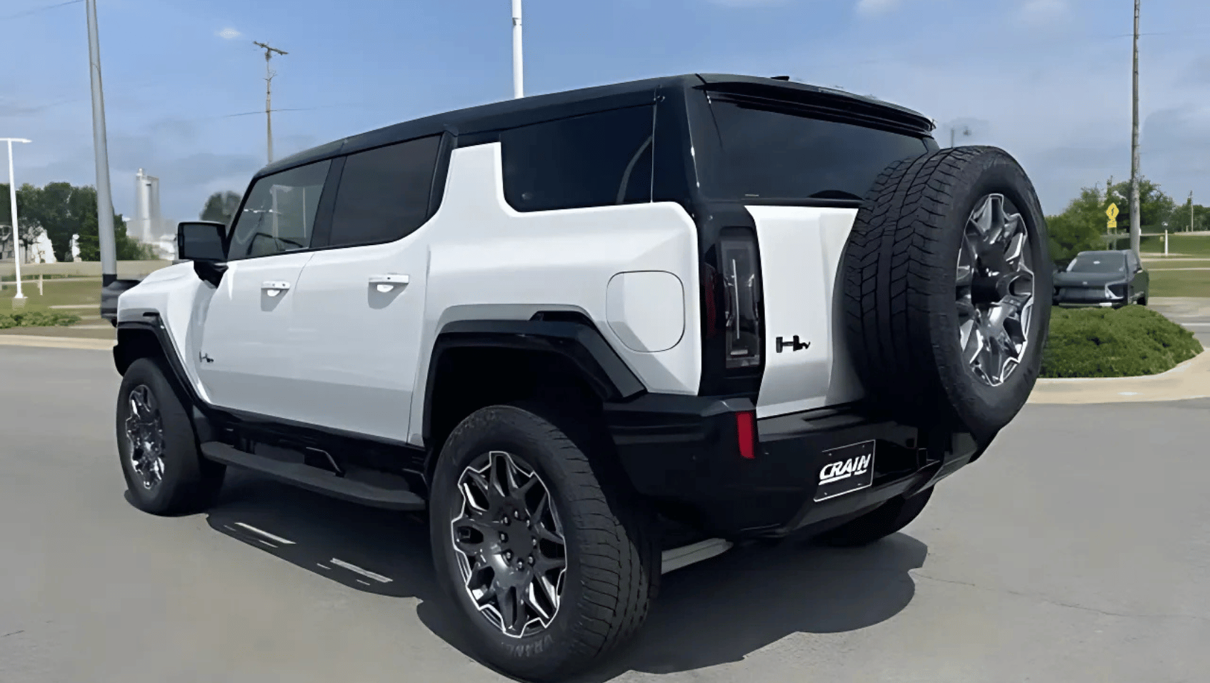 Side View of the 2025 GMC Hummer EV SUV